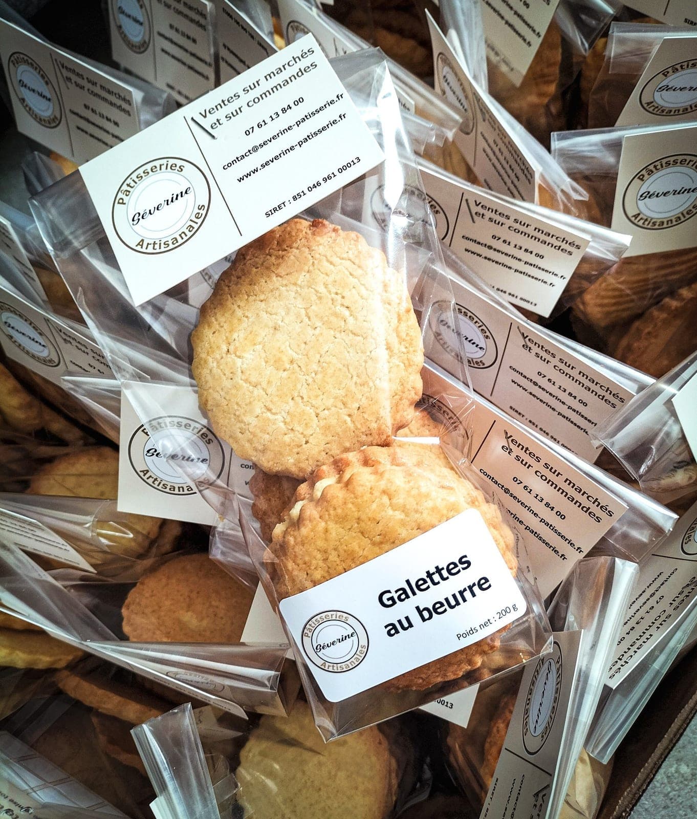 Sachets de biscuits présentés en cadeaux